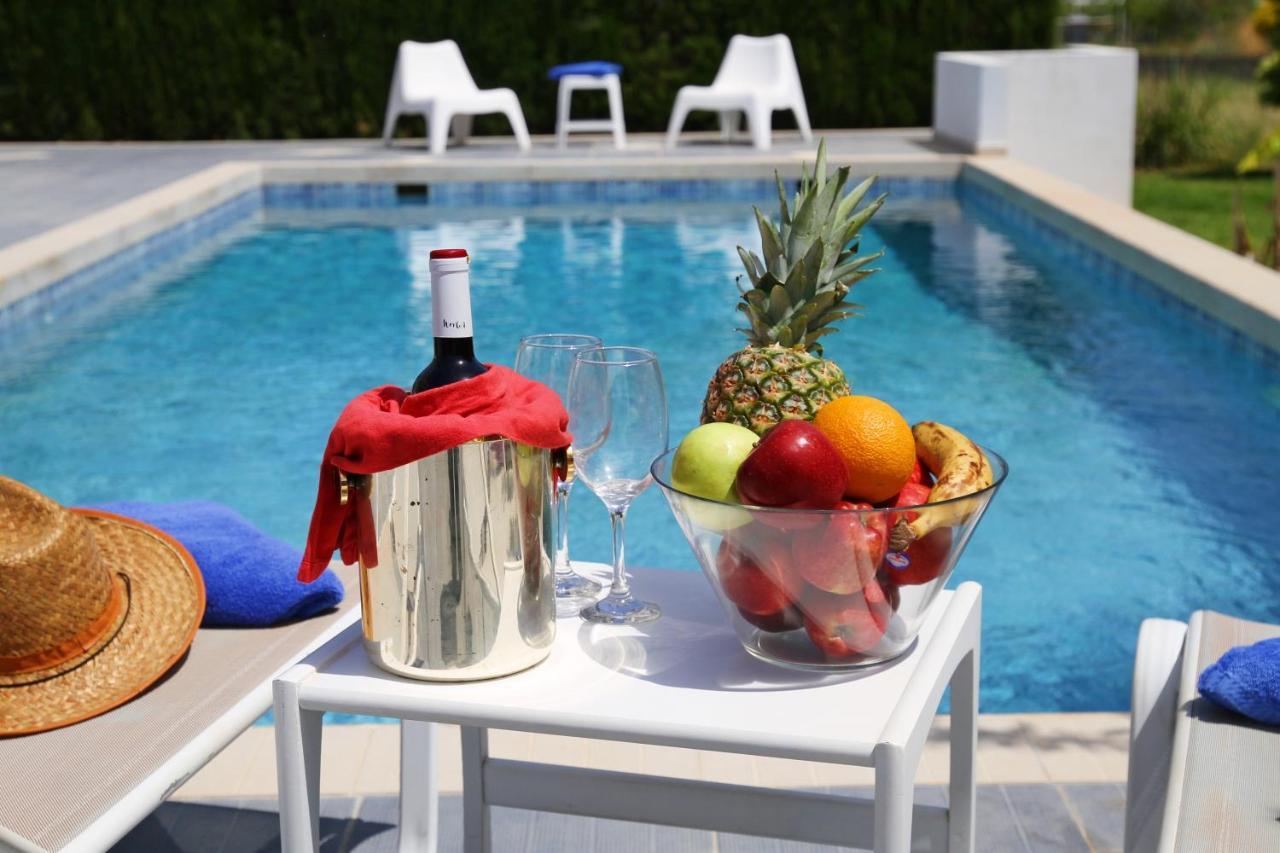 Xenos Villa 6 With A Private Pool Near The Sea Тігакі Екстер'єр фото